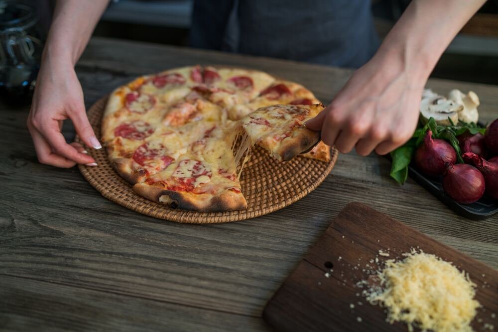 Pizza z cuketového cesta.