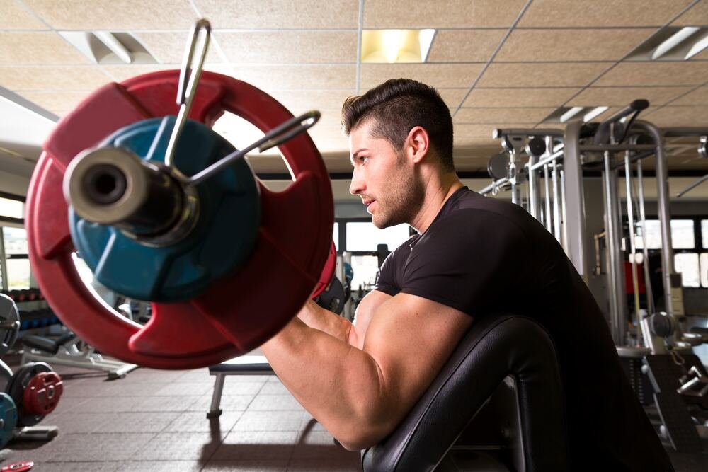 5 tipov pre väčšie bicepsy. Aké cviky vám zaručene pomôžu?