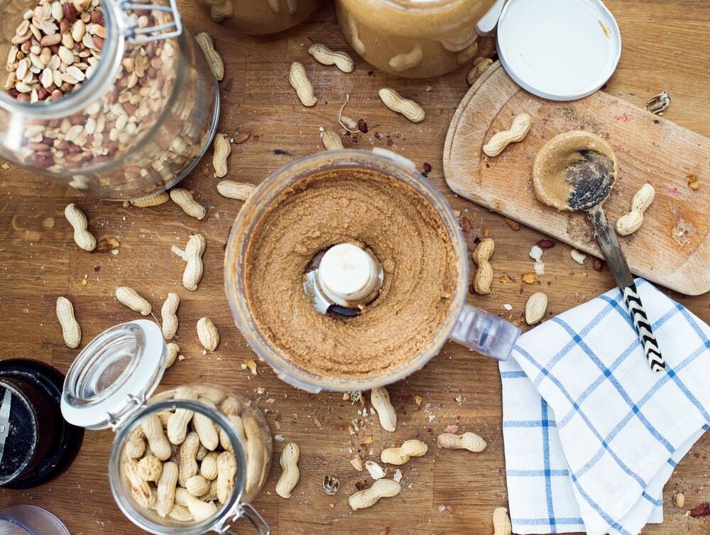 Recept na arašídové máslo. Proč ho zařadit do jídelníčku?